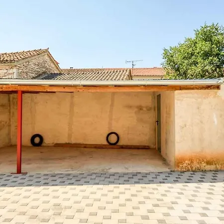 House Melly With Swimming Pool Σπίτι διακοπών *
