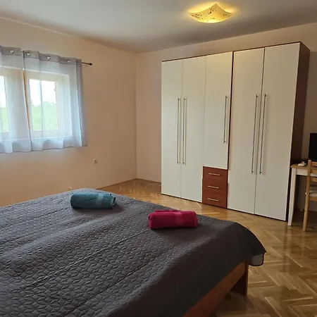 Дом отдыха House Melly With Swimming Pool Ровиньско село