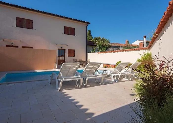 House Melly With Swimming Pool *