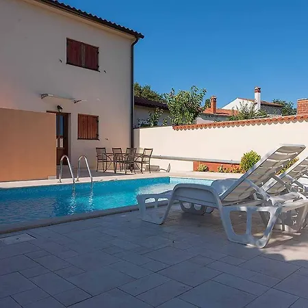 House Melly With Swimming Pool Holiday home Rovinjsko Selo