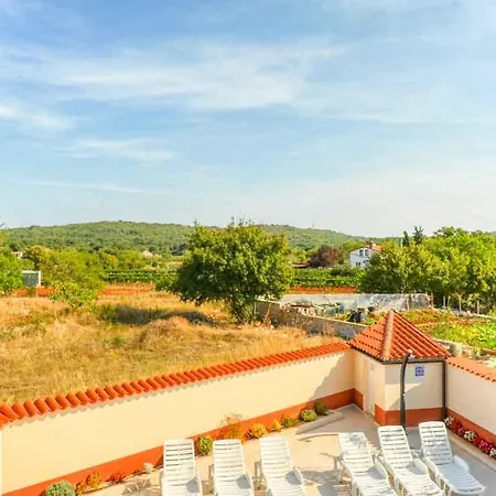 House Melly With Swimming Pool Holiday home *