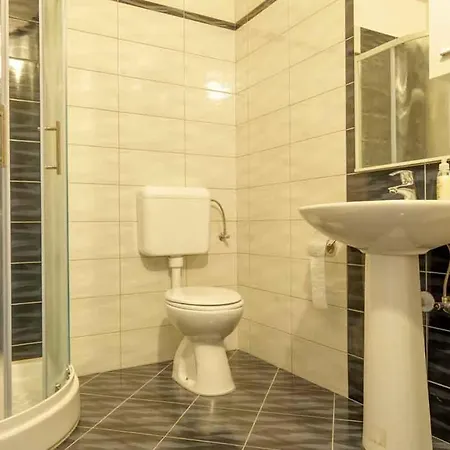 House Melly With Swimming Pool Holiday home Rovinjsko Selo