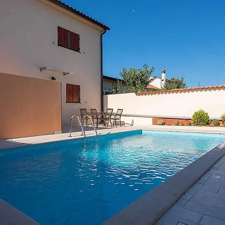 House Melly With Swimming Pool